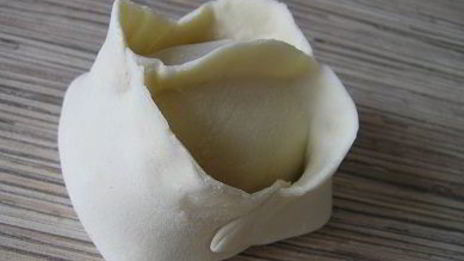 манты с картофельной начинкой и томатно-чесночным соусом