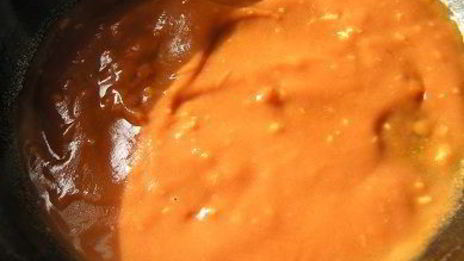 манты с картофельной начинкой и томатно-чесночным соусом