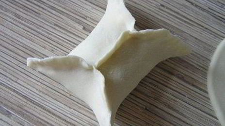 манты с картофельной начинкой и томатно-чесночным соусом