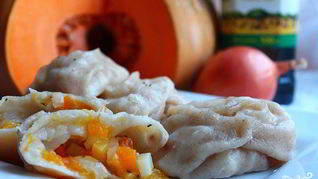 Манты с тыквой и картошкой