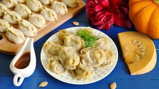 Манты с тыквой и мясом