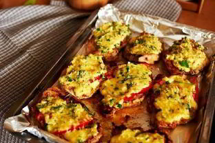 Быстрая свинина по-французски в духовке