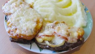 Мясо по-французски из говядины с грибам в духовке