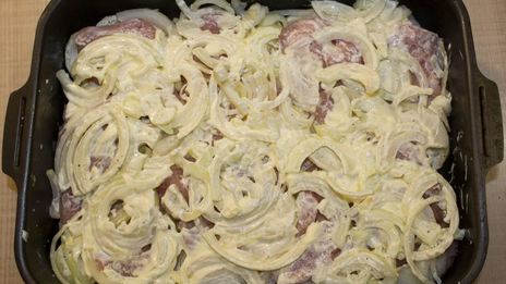 мясо по-французски классически в духовке с картошкой