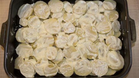 мясо по-французски классически в духовке с картошкой