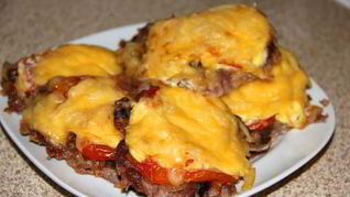 Мясо по-французски с фаршем грибами и помидорами