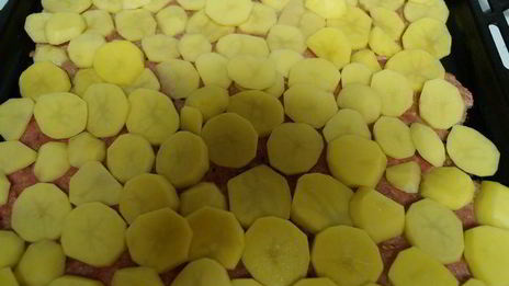 мясо по-французски с грибами и помидорами