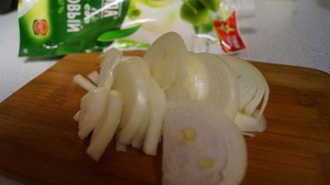 мясо по-французски с грибами и помидорами