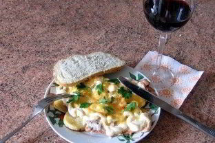 Мясо по-французски с картофелем и помидорами