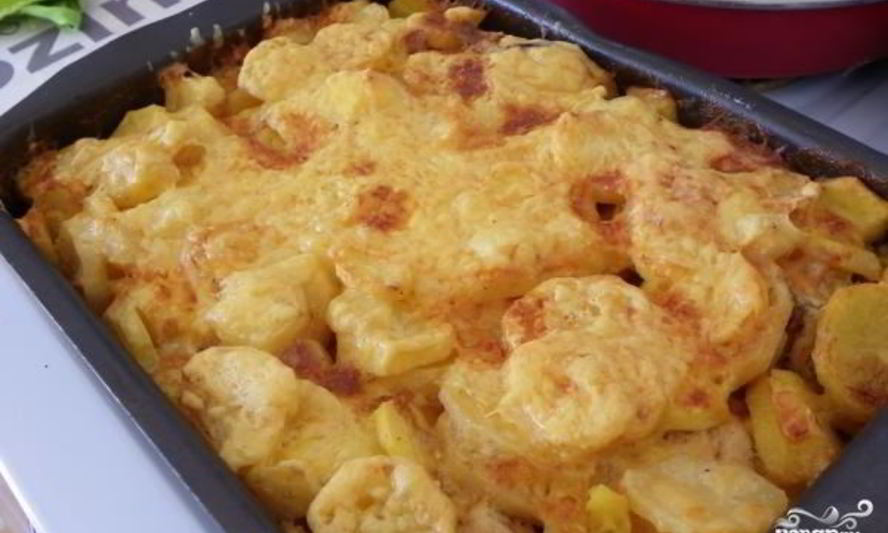 Рецепт мясо по-французски с курицей и картошкой