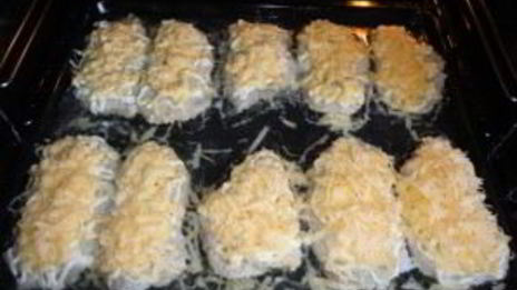 мясо по-французски с луком и сыром