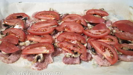 мясо по-французски с помидорами и грибами