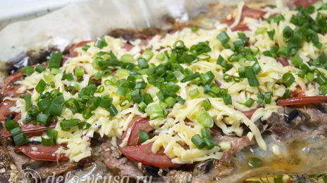 мясо по-французски с помидорами и грибами