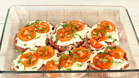 мясо по-французски с помидорами