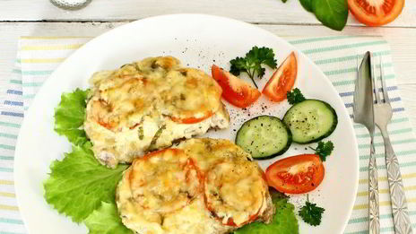 мясо по-французски с помидорами