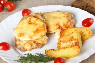 Мясо по-французски с жареным картофелем