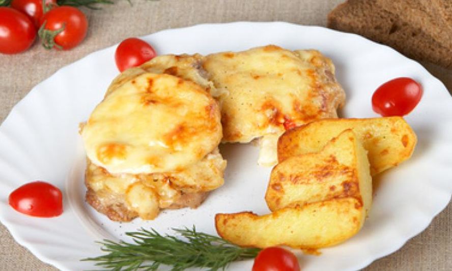 Рецепт мясо по-французски с жареным картофелем