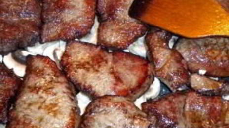 мясо по-французски в духовке с грибами