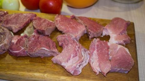 мясо свинины по-французски с помидорами картошкой сыром