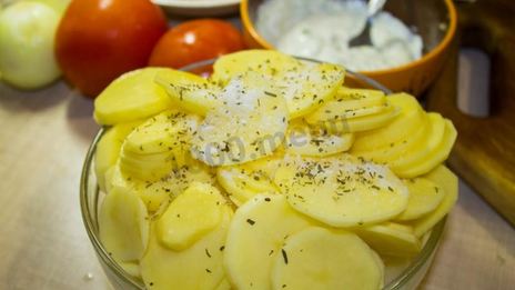 мясо свинины по-французски с помидорами картошкой сыром