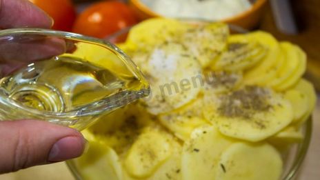 мясо свинины по-французски с помидорами картошкой сыром