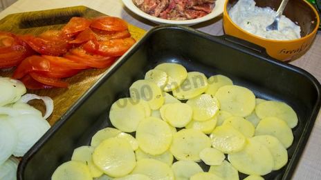 мясо свинины по-французски с помидорами картошкой сыром