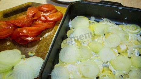 мясо свинины по-французски с помидорами картошкой сыром