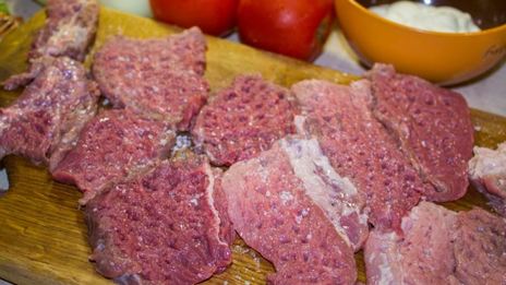 мясо свинины по-французски с помидорами картошкой сыром