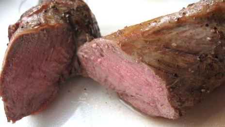 сочная телячья вырезка по-французски с шампиньонами