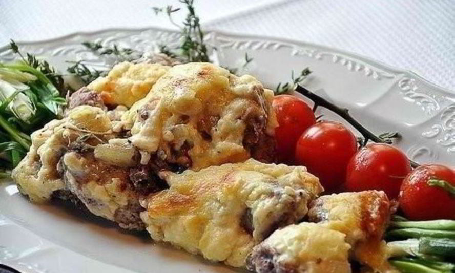 Рецепт свиная шейка с пармезаном запеченная по-французски