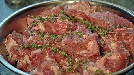 свиная шейка с пармезаном запеченная по-французски