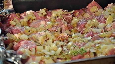 свиная шейка с пармезаном запеченная по-французски