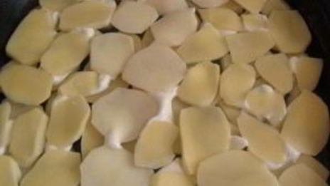 свинина по-французски с помидорами и картошкой