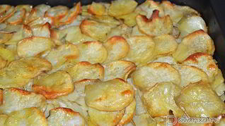 Запеченный картофель с луком по-французски