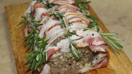 ароматная фаршированная корейка к рождеству