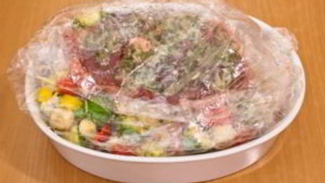 баранина с овощами, запеченная в рукаве