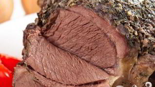 Баранина, запеченная с чесноком и травами