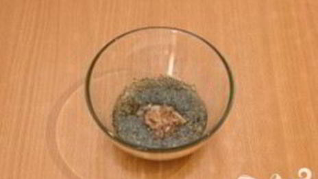 баранина, запеченная с чесноком и травами