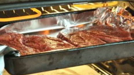 говядина на кости в духовке