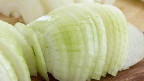 говядина с овощами на сковороде