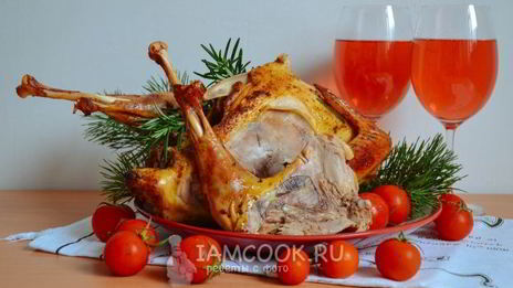 индейка, запеченная в духовке целиком