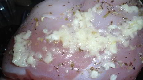 куриная грудка, запеченная с чесночком