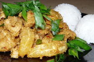 Куриное мясо в кокосовом соусе