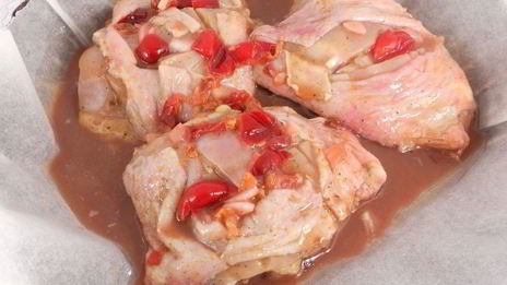 куриные бедра запеченные в вишневом маринаде