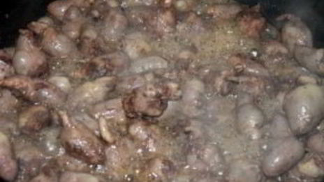 куриные сердечки в сливках