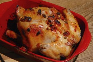 Курица, фаршированная курагой и грецкими орехами