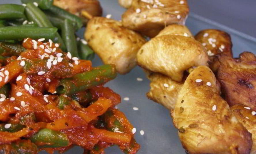 Рецепт курица на шпажках с соте из стручковой фасоли