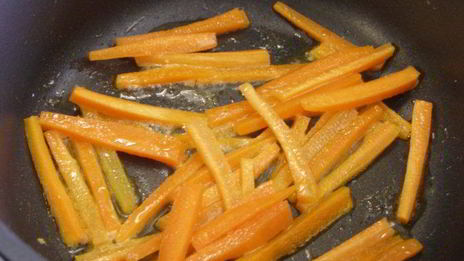 курица на шпажках с соте из стручковой фасоли