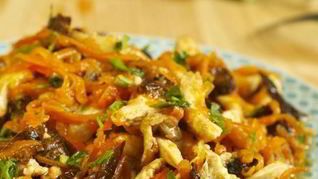 Курица, тушенная с черносливом