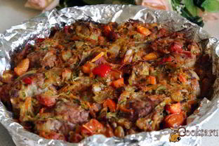 Мясные биточки, запеченные с овощами